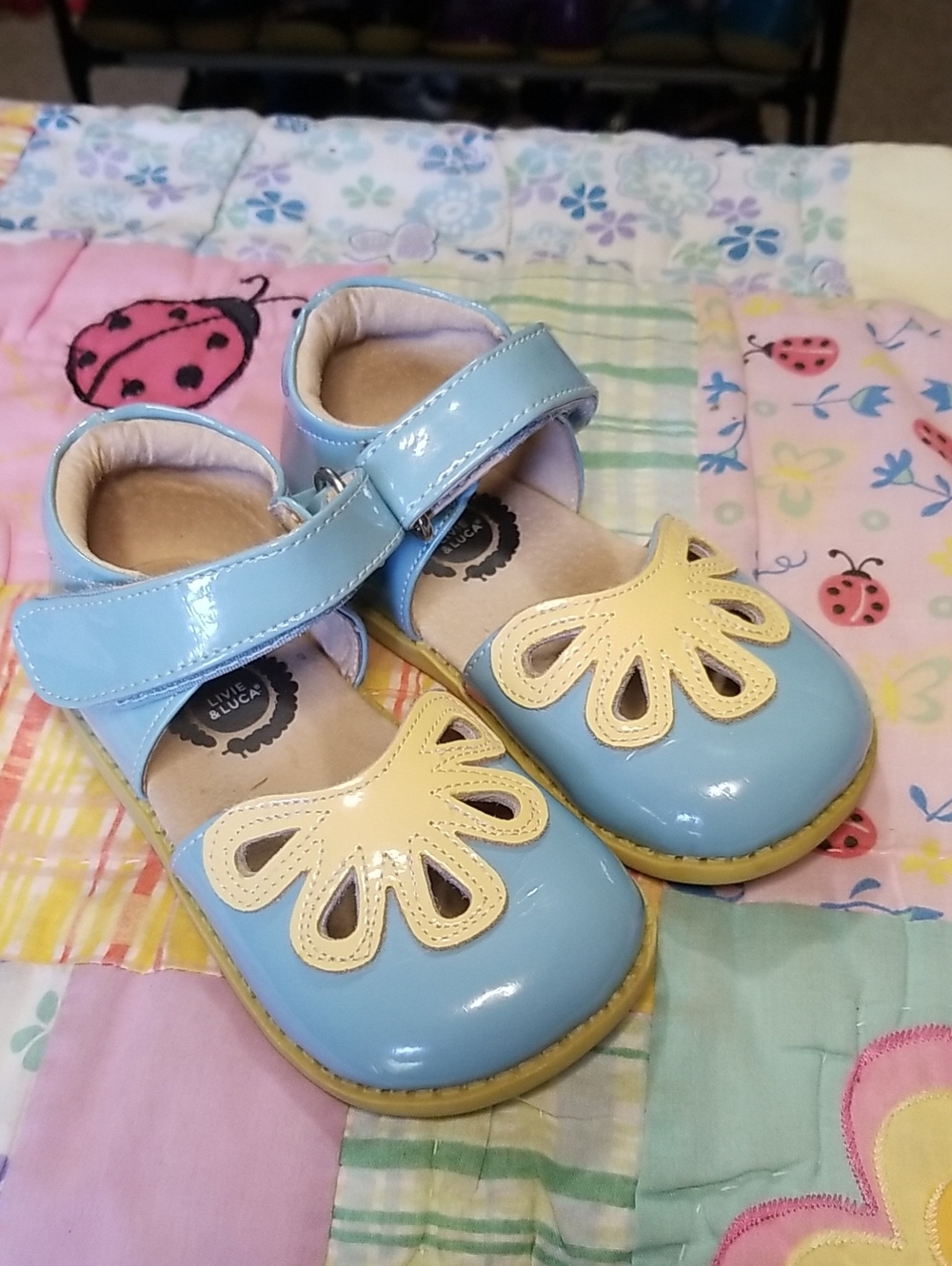 Livie & Luca Blue Patent leather Mary Janes w/Light Yellow Flower Size 8 Petals